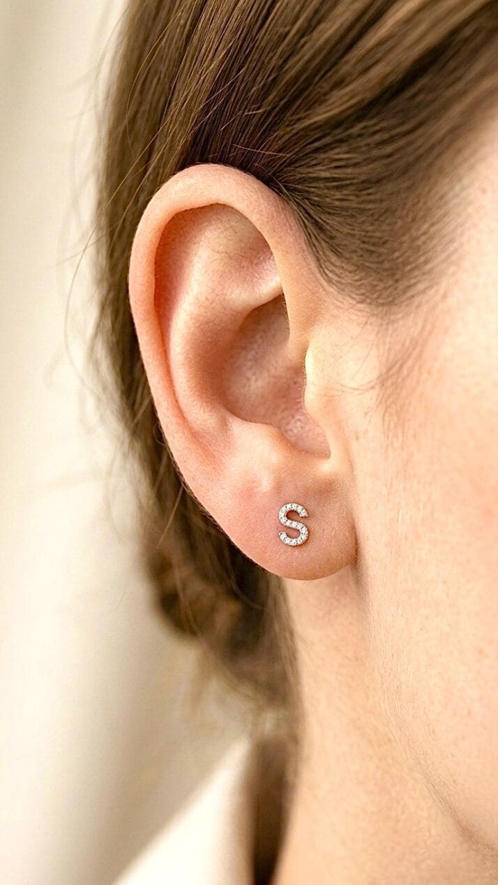 ALTIN S HARFİ PIRLANTA PİERCİNG - Görsel 2