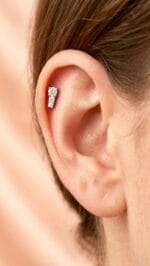 ALTIN ÜÇLÜ TAŞ SIRALI PIRLANTA PİERCİNG - Görsel 2