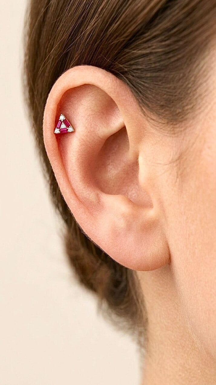 ALTIN PEMBE BAGET DETAYLI ÜÇGEN PIRLANTA PİERCİNG - Görsel 2