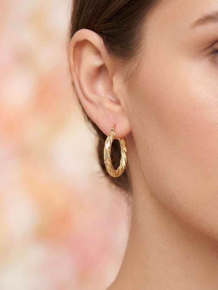 KUMLU KALEM DETAYLI ALTIN KÜPE - Görsel 2