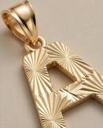 KALEM İŞLEMELİ A HARFİ ALTIN KOLYE UCU - Görsel 2