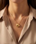 BOMBELİ MİNİMALİST KALP FİGÜRLÜ ALTIN KOLYE - Görsel 2