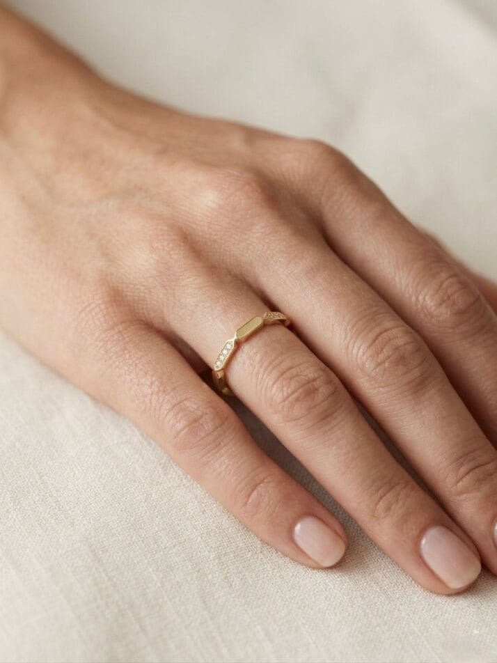 GEOMETRİK FORMLU ELMAS IŞILTILI ALTIN YÜZÜK - Görsel 2