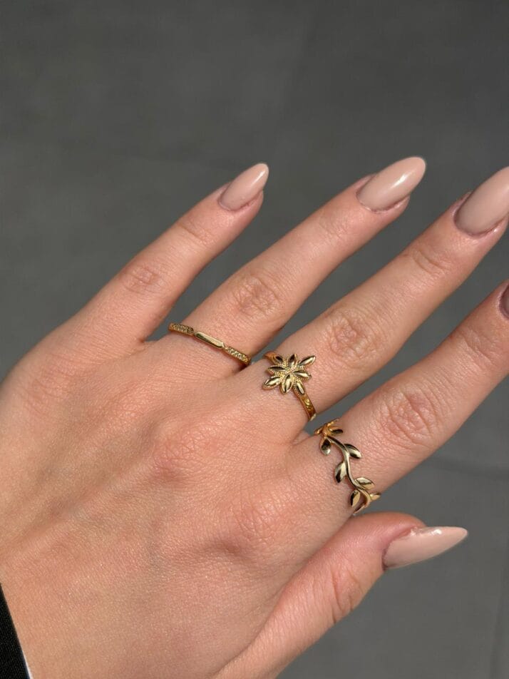 VİNTAGE ESİNTİLİ ÇİÇEK FİGÜRLÜ ALTIN YÜZÜK - Görsel 2