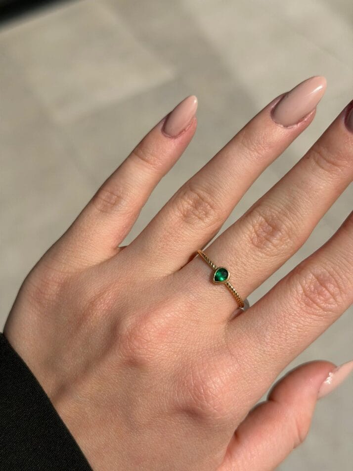 ZÜMRÜT YEŞİLİ DAMLA KESİM ALTIN YÜZÜK - Görsel 2