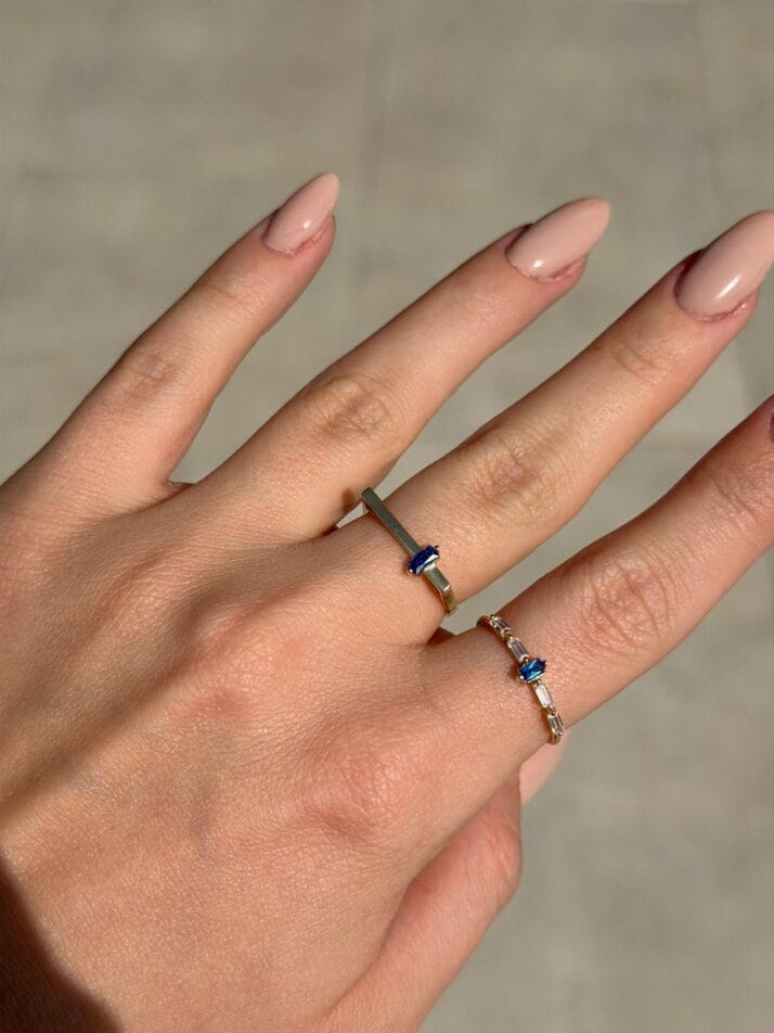 MAVİ TAŞLI BAGET ALTIN YÜZÜK - Görsel 2